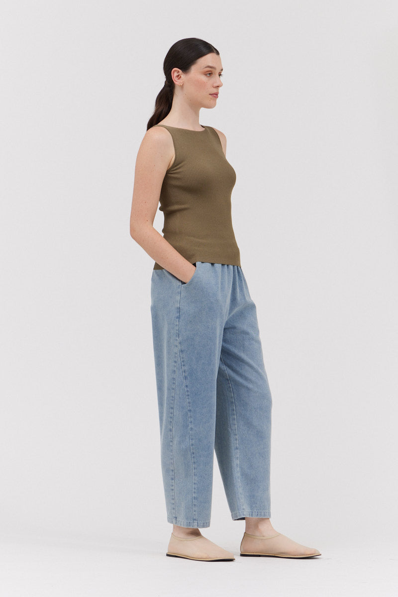 Amanda pull on light washed jeans