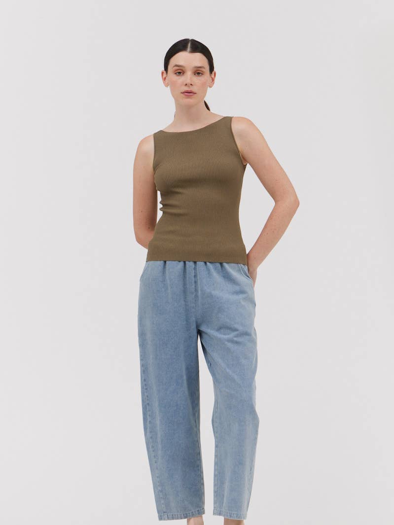 Amanda pull on light washed jeans