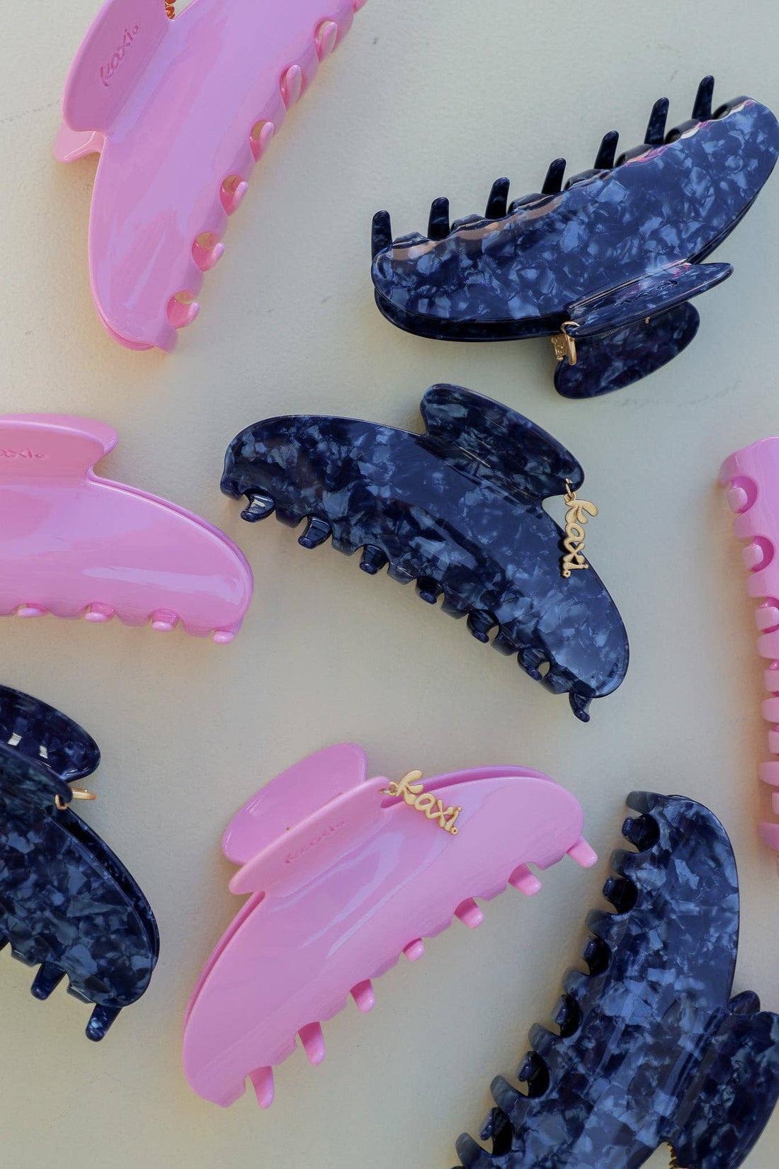 OVERSIZED ACETATE CLAW