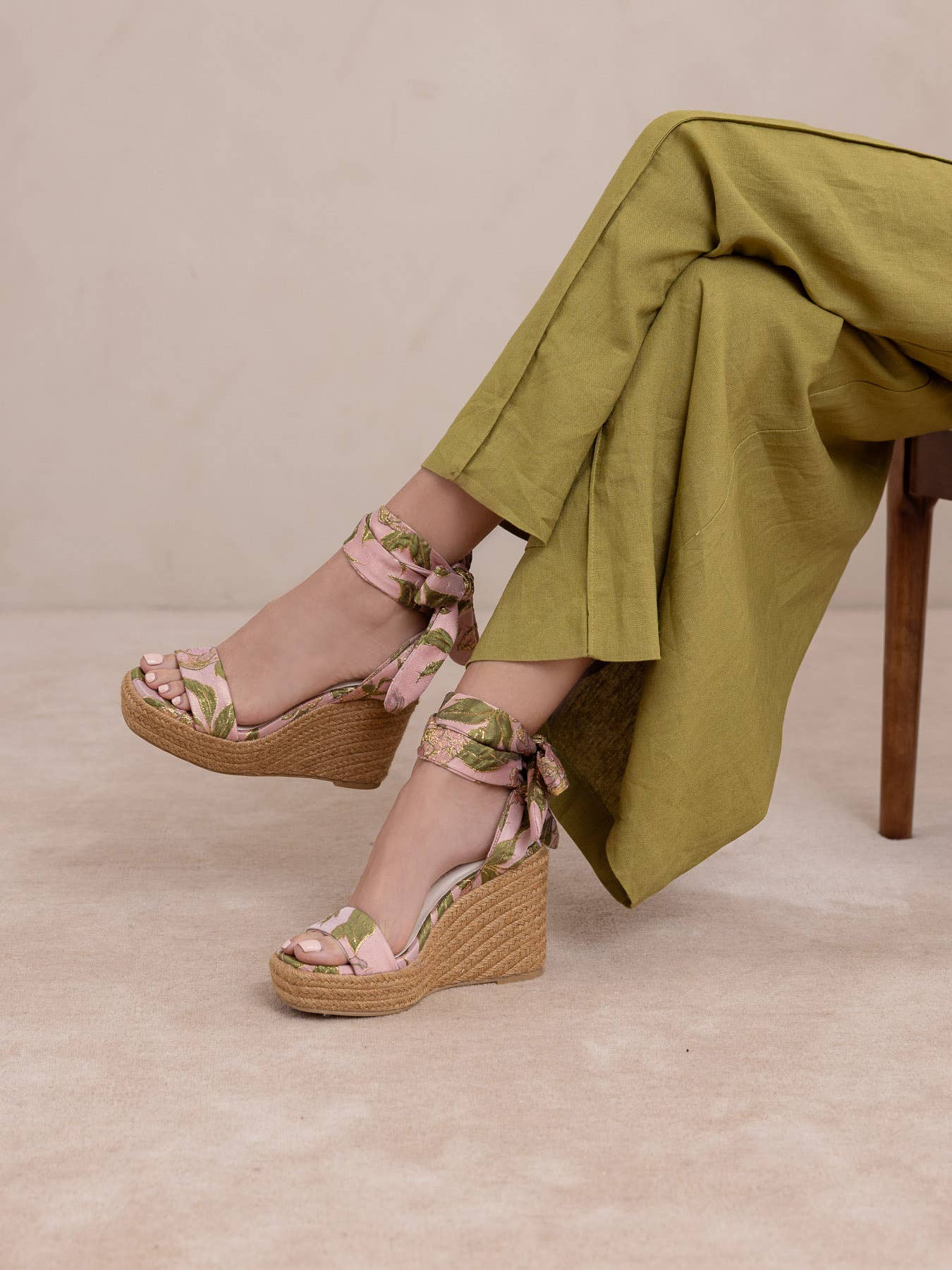 Rose Garden Gingham Wrap Wedge
