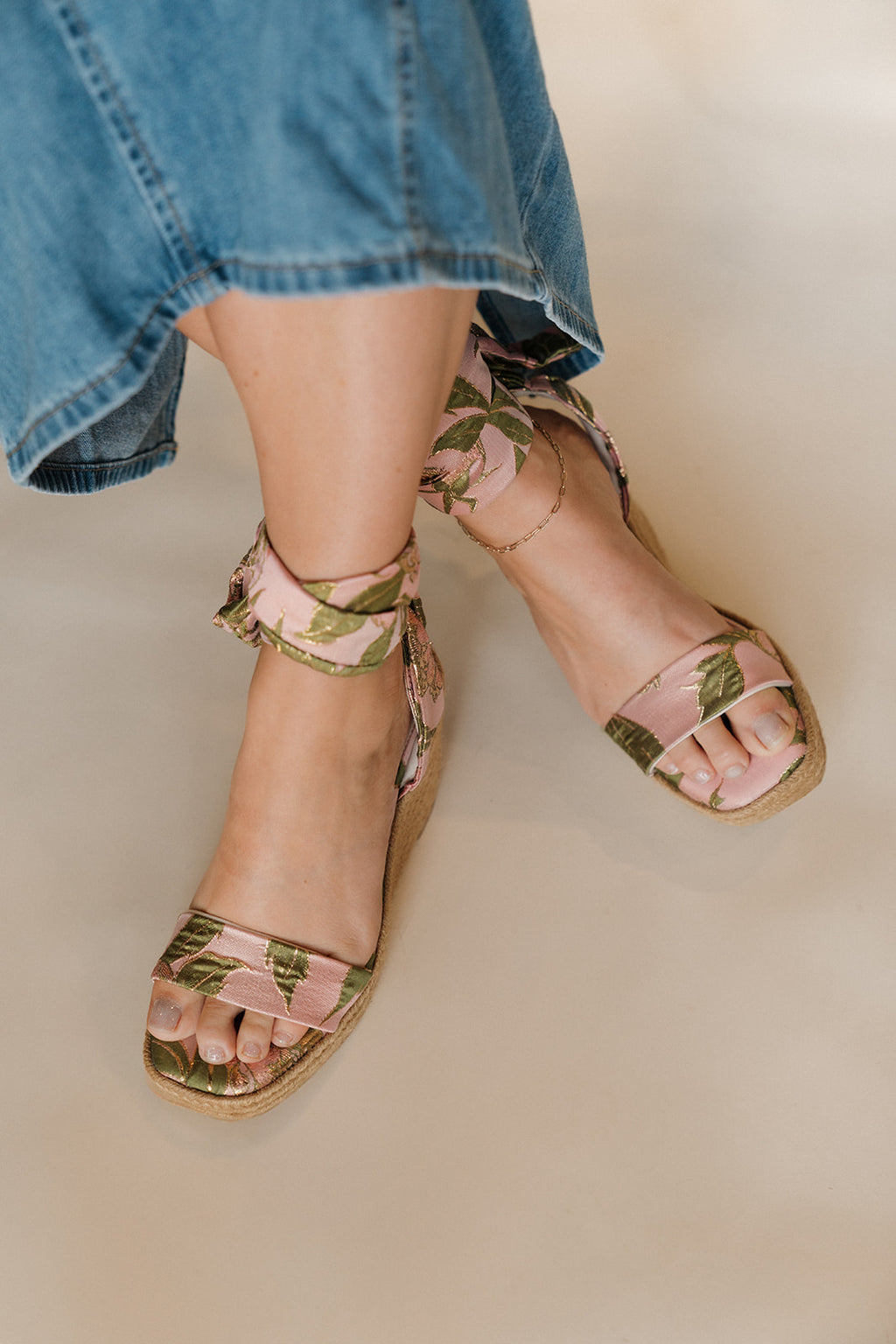 Rose Garden Gingham Wrap Wedge