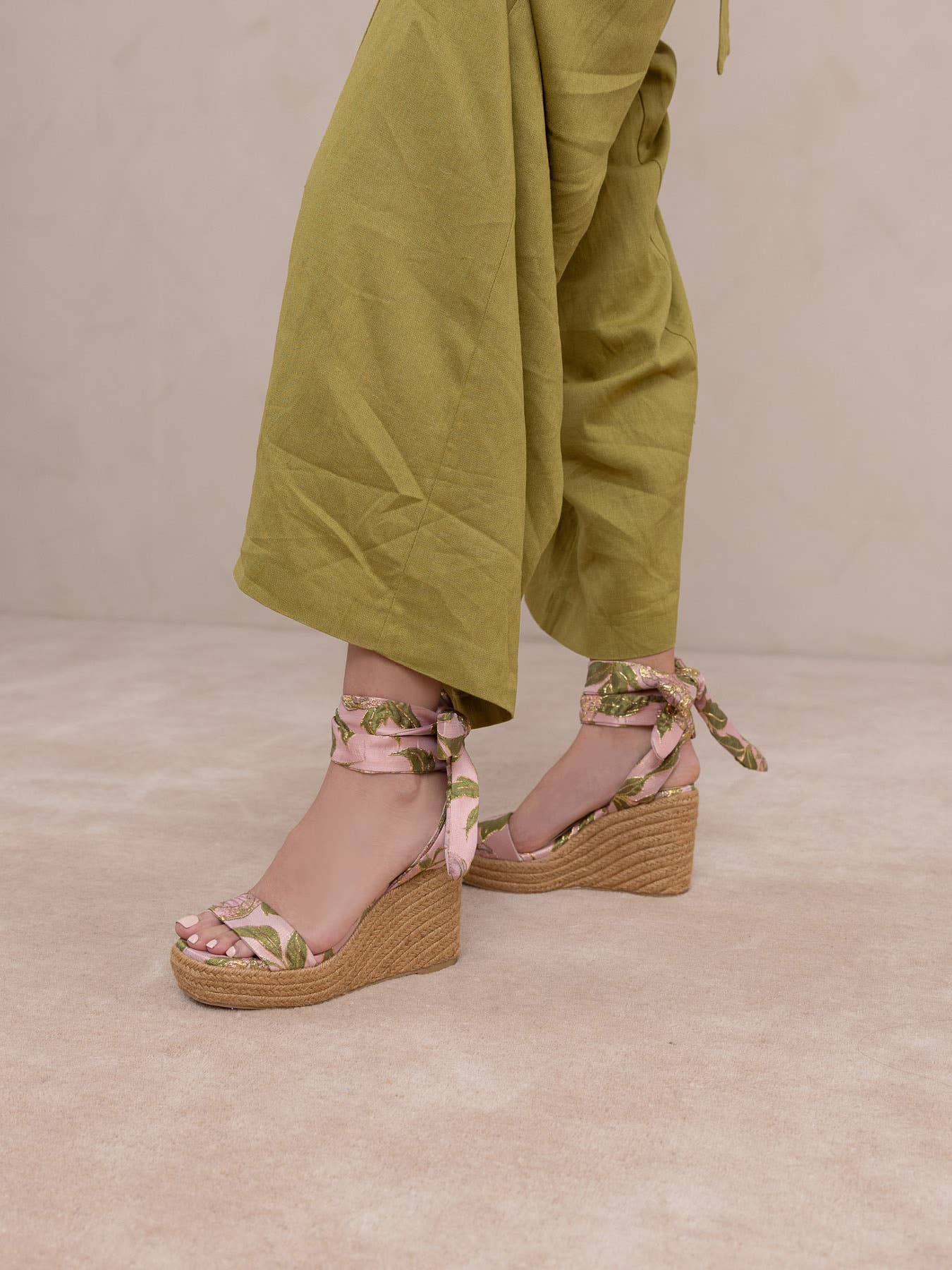 Rose Garden Gingham Wrap Wedge