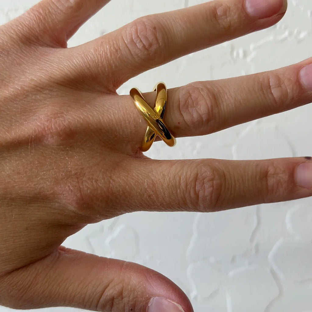 Criss Cross Gold Ring